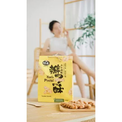 Ming Ang Twist Biscuit